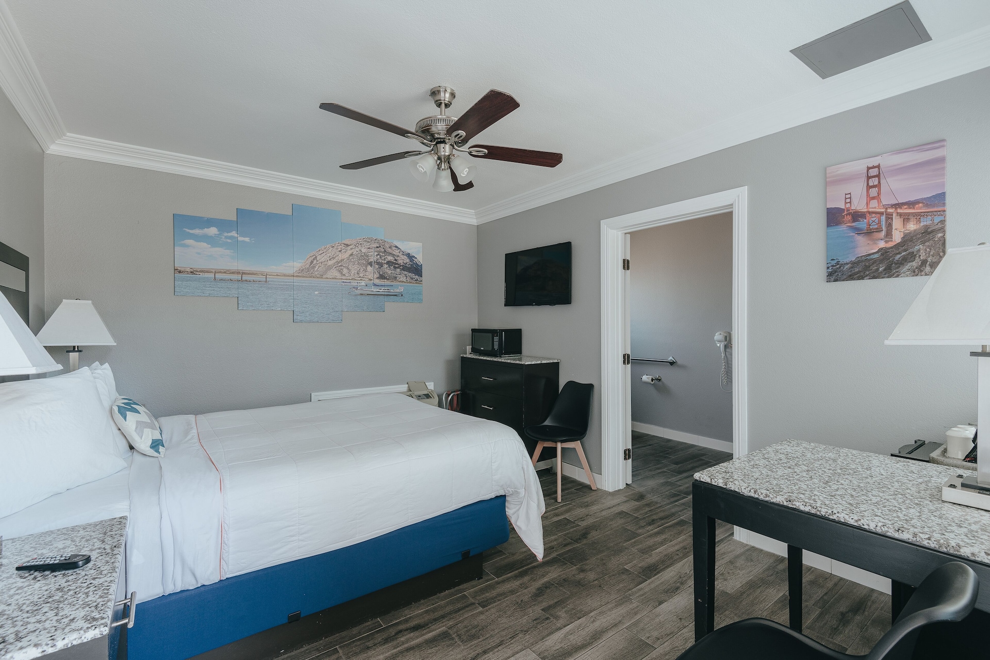 Downstairs, Deluxe, Queen Bed, Accessible