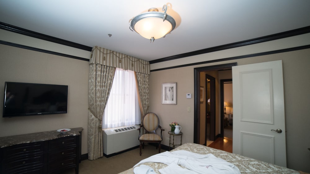 The Lucerne Hotel 50/53