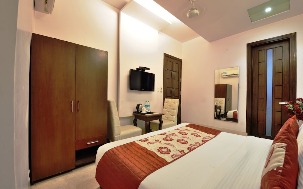 Hotel Taksh Inn 11/16