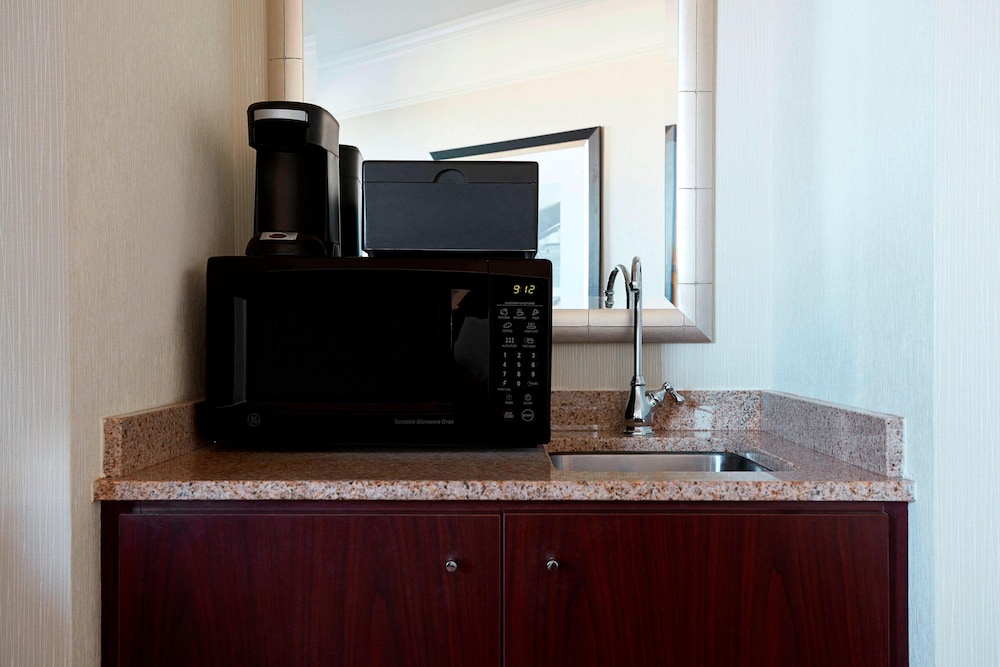 Washington Dulles Marriott Suites 16/48