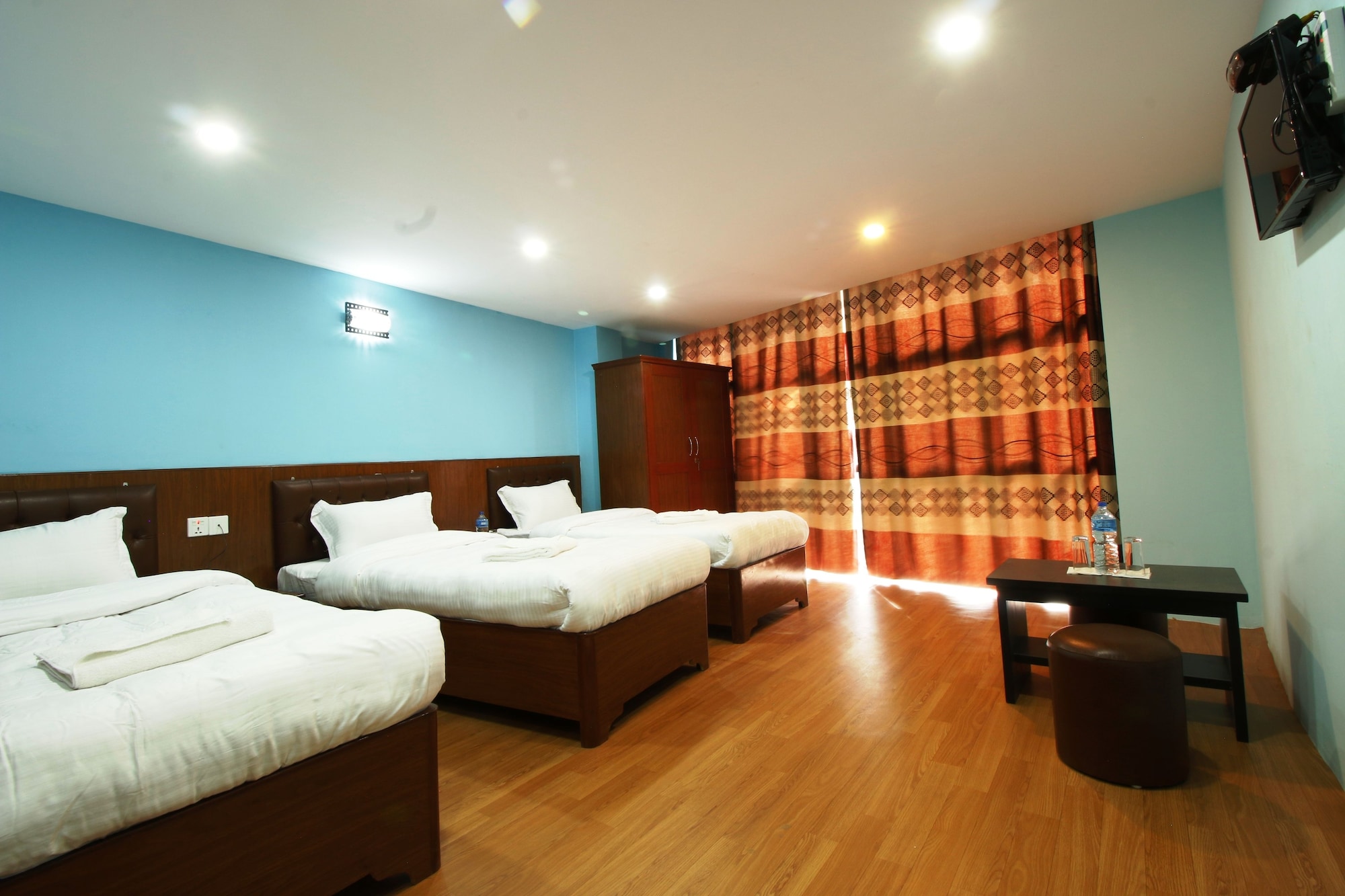 Deluxe, Triple, 1 Double and 1 Single Bed