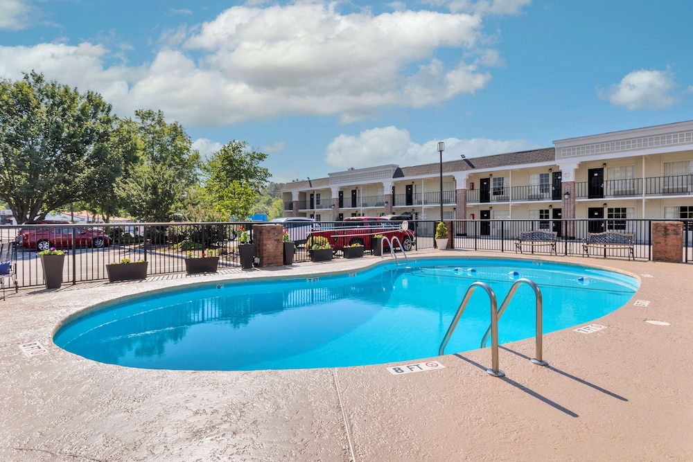 Best Western Hendersonville Inn 3/45