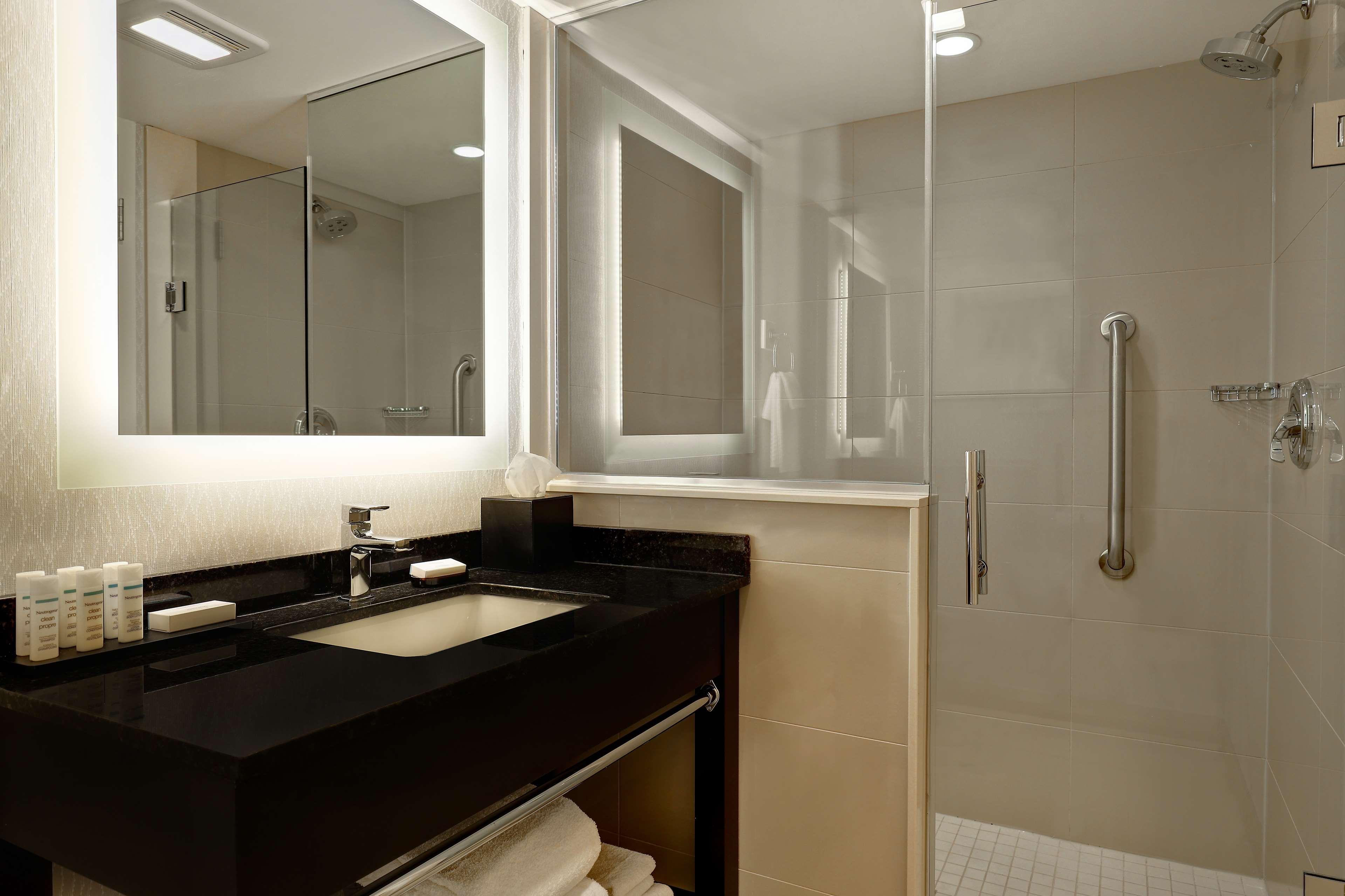 Suite, 2 Queen Beds, Canadian Us Falls View, 2 Bathrooms, Embassy Suites By Hilton Niagara Falls Fallsview 3/3