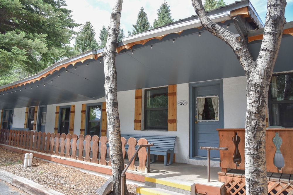 Alpine Lodge 3/50