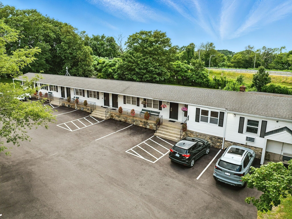 Founder's Brook Motel & Suites 21/48