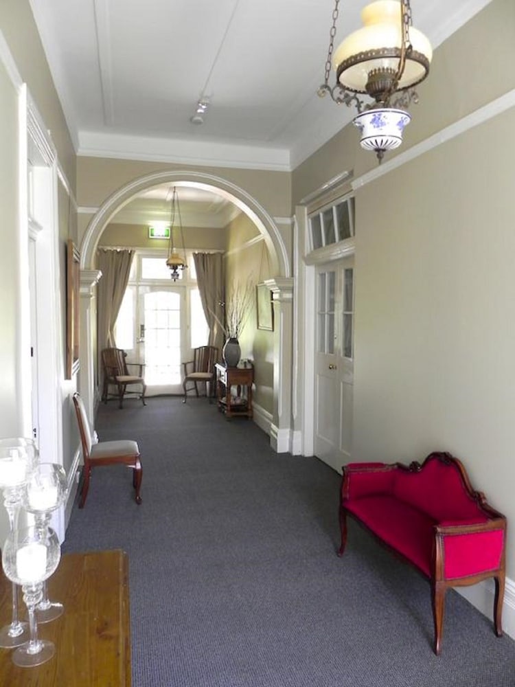 Moore Park Inn 33/39