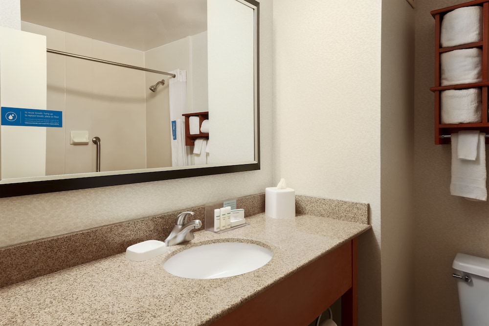 Hampton Inn Memphis-Walnut Grove/Baptist Hospital East 13/41