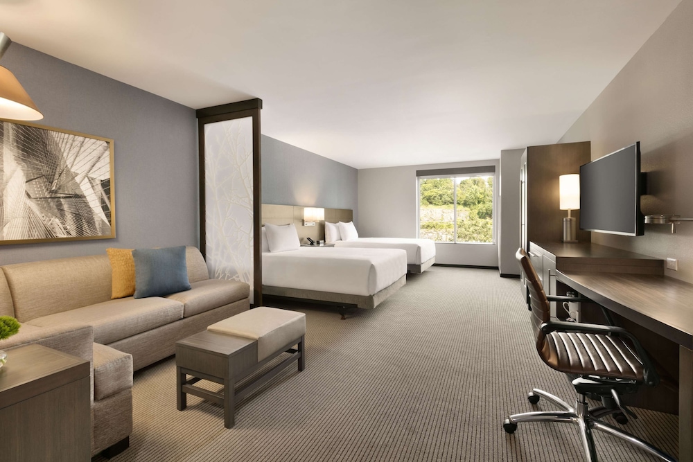 Hyatt Place Fort Lee / George Washington Bridge 10/31