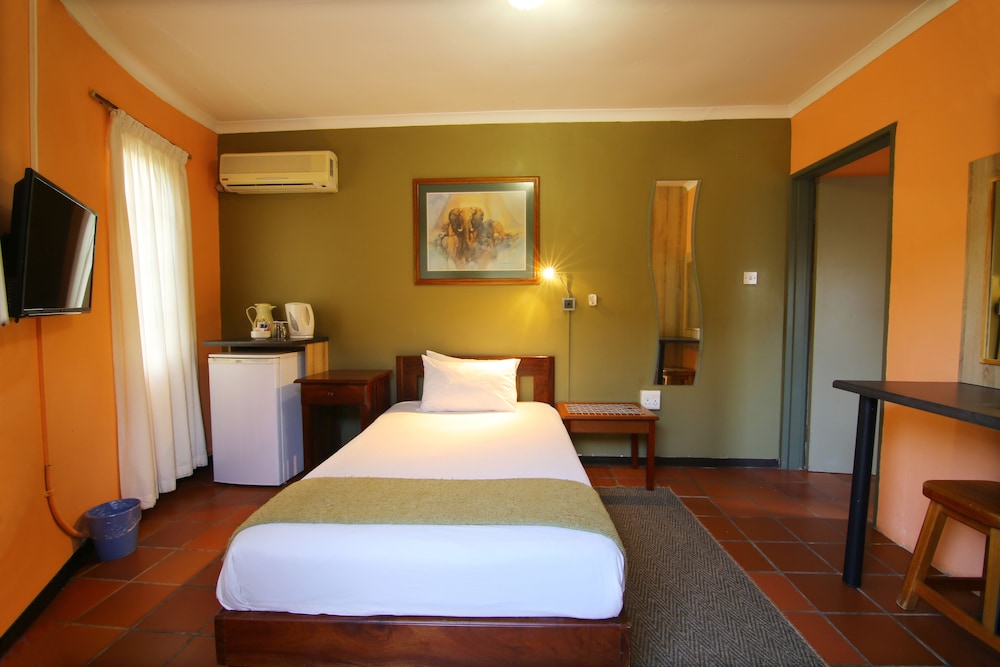 Kalahari Arms Hotel 26/69