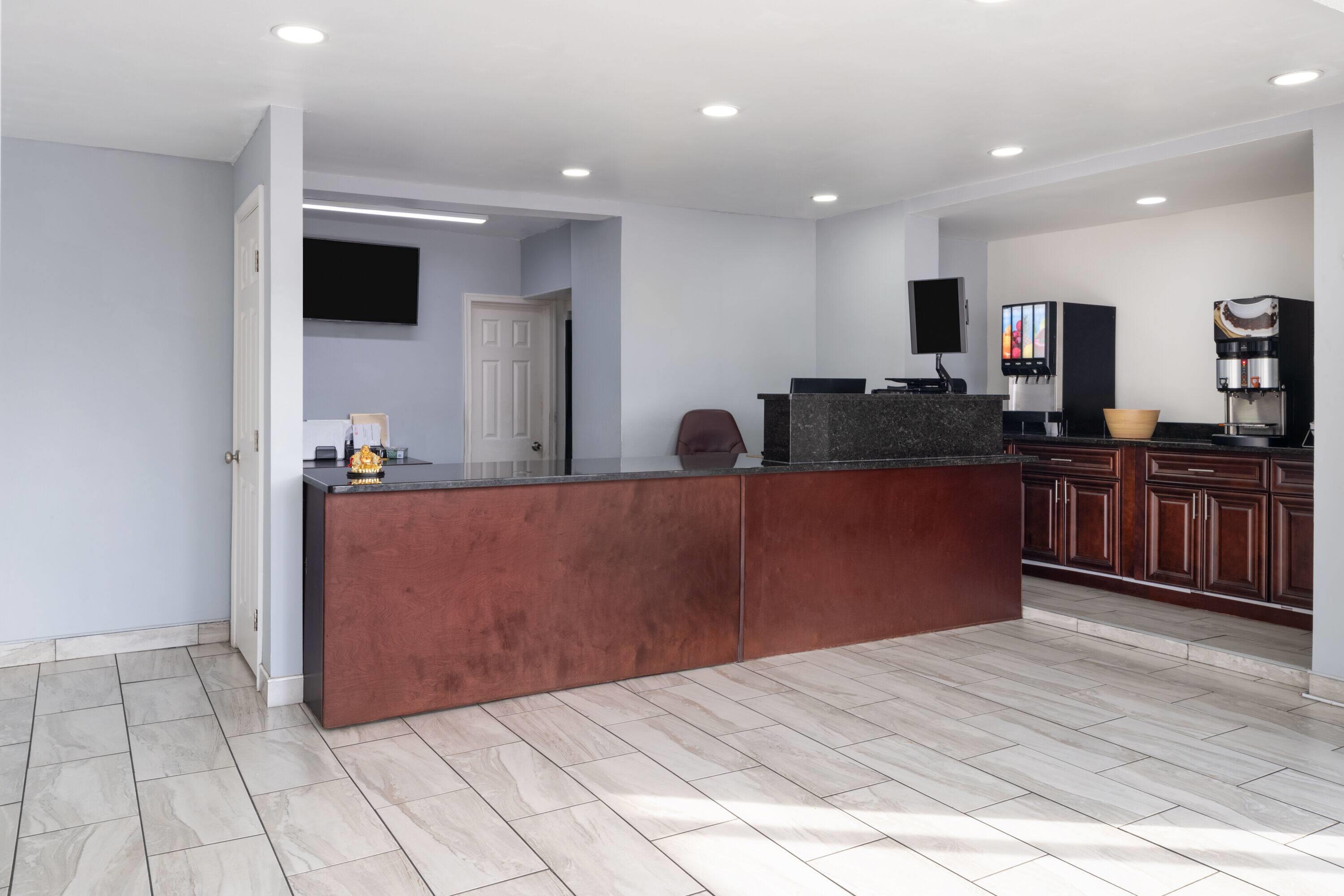 Super 8 by Wyndham Portsmouth - Norfolk 5/31