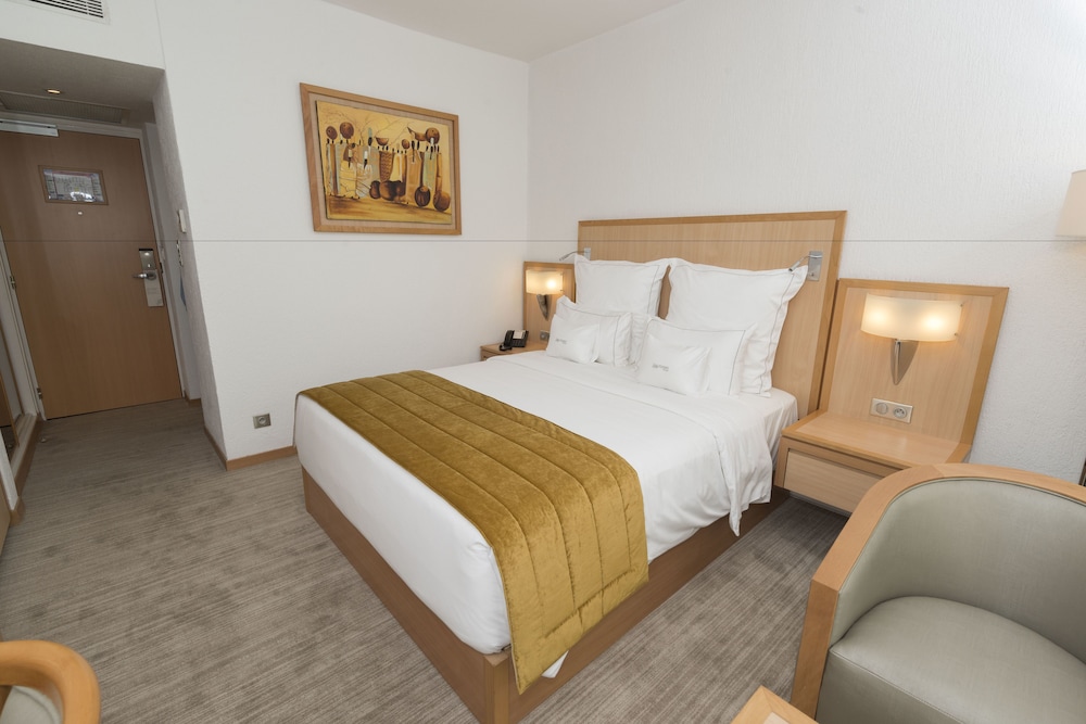Tiama Hotel 12/72