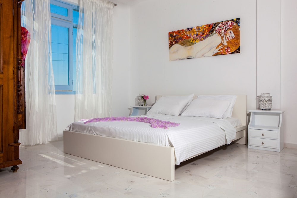 HONEYMOON, STUDIO, SUITE, SEA VIEW, JETTED TUB