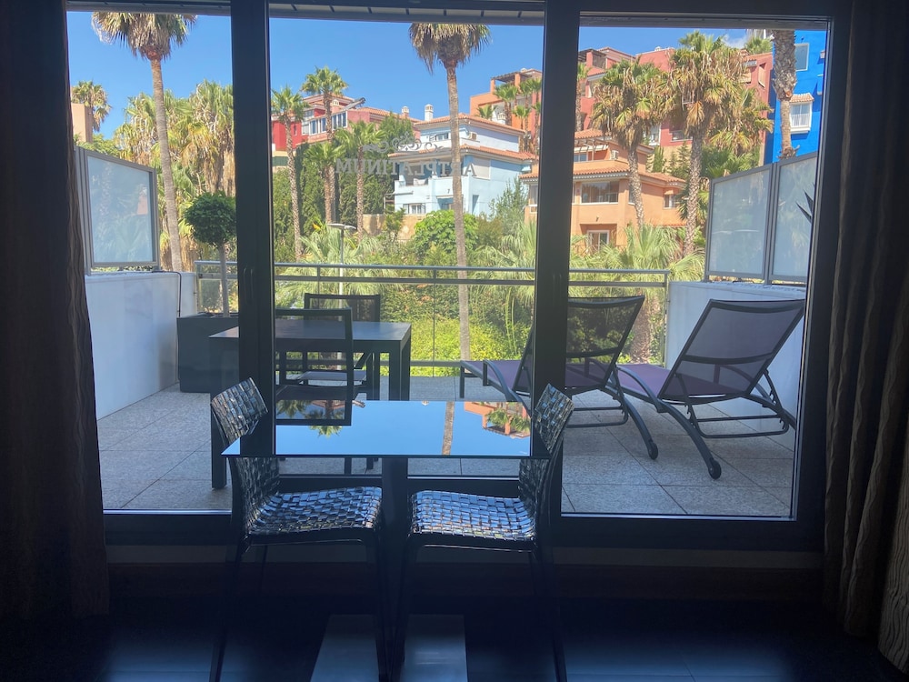 ArtPlatinum Suites and Apartments 16/33