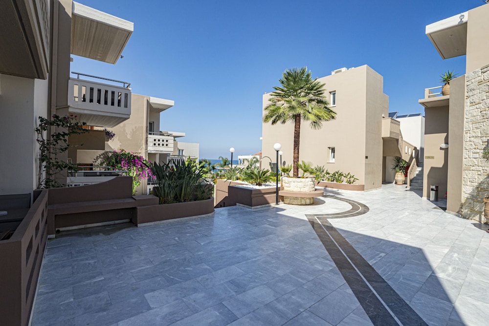Golden Bay Suites 57/67