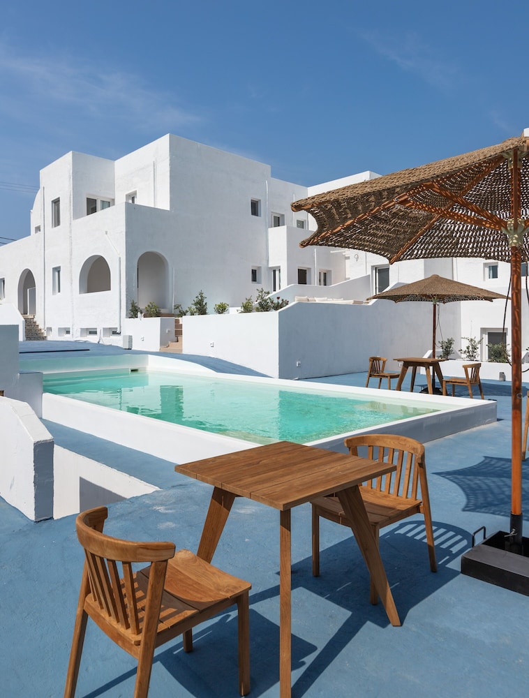 Voca Hotel & Suites 34/40