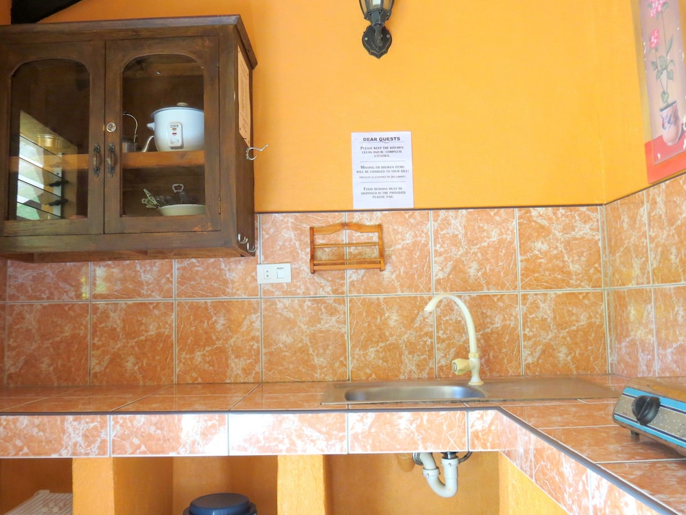 Alonaland Resort Apartelle 9/50