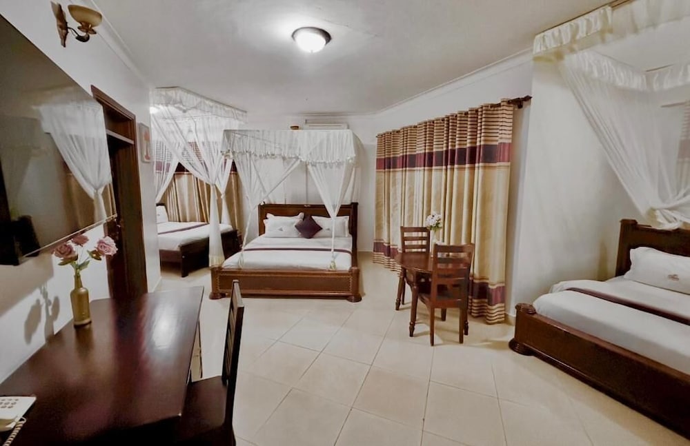 ROOM, TRIPLE