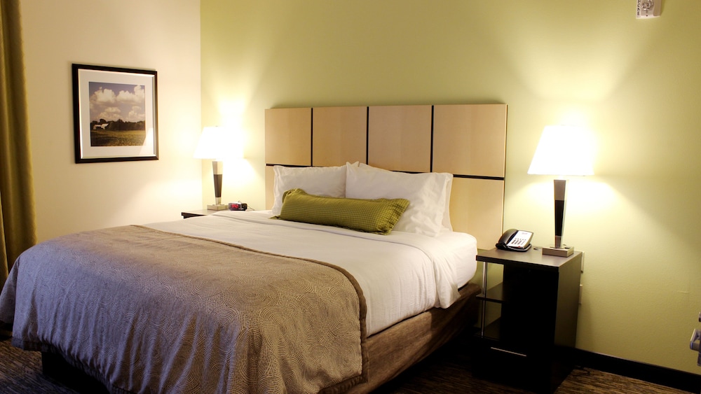 غرفة قياسية بسرير كينج