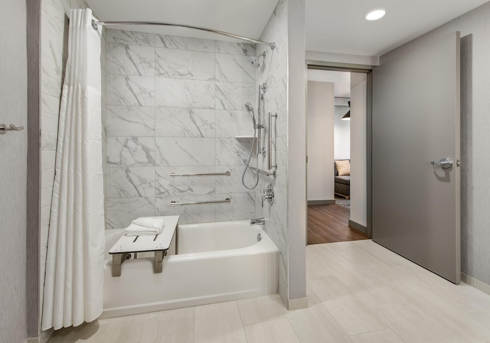 Hyatt Place Newark - Main Street 33/34