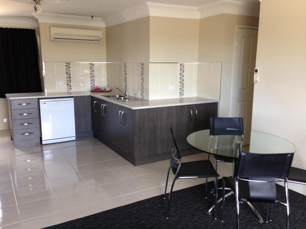 Leichhardt Motor Inn 52/69