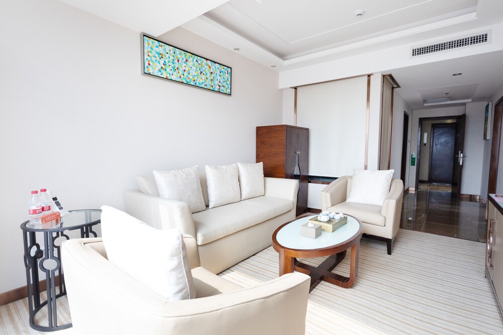 L Hotel Changsheng 46/62