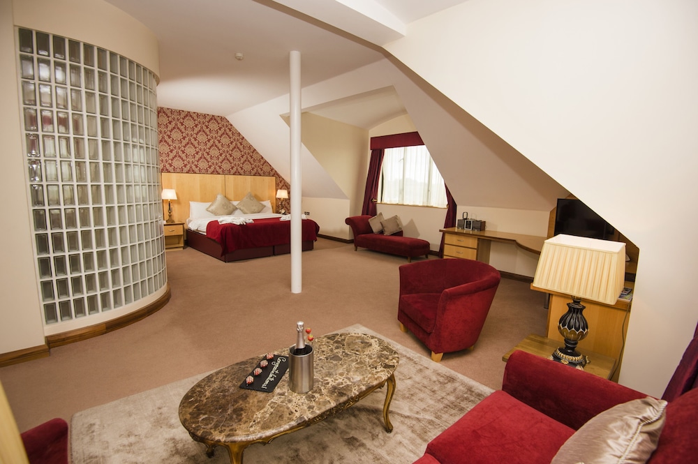 La Mon Hotel And Country Club 46/71