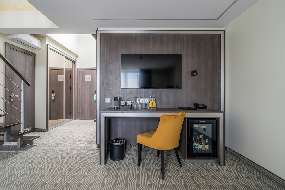 Congress Hotel 37/49