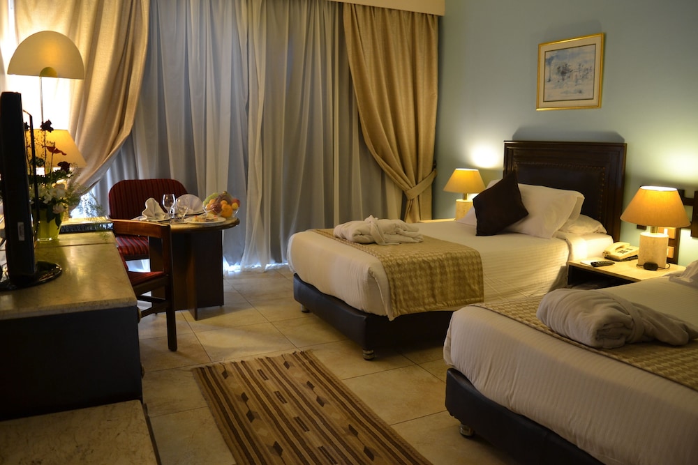 Pyramids Park Resort Cairo 15/65