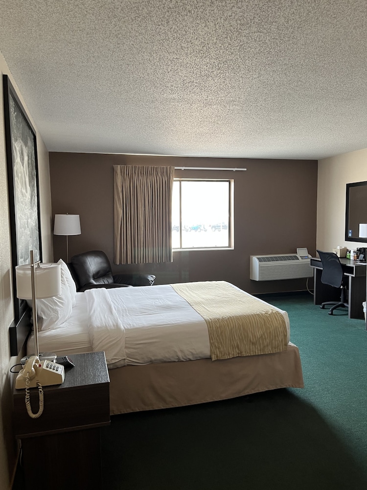 Super 8 By Wyndham Sturgis 13/27