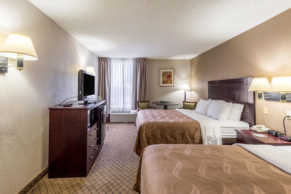 Quality Inn Rolla MO 16/49