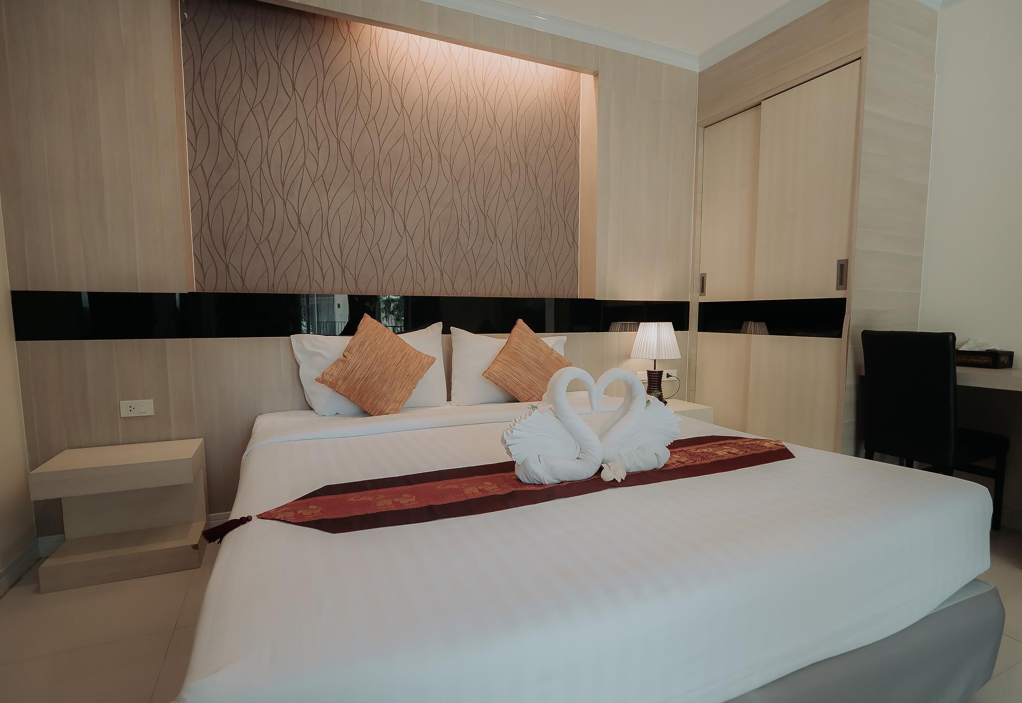 Deluxe, King Bed