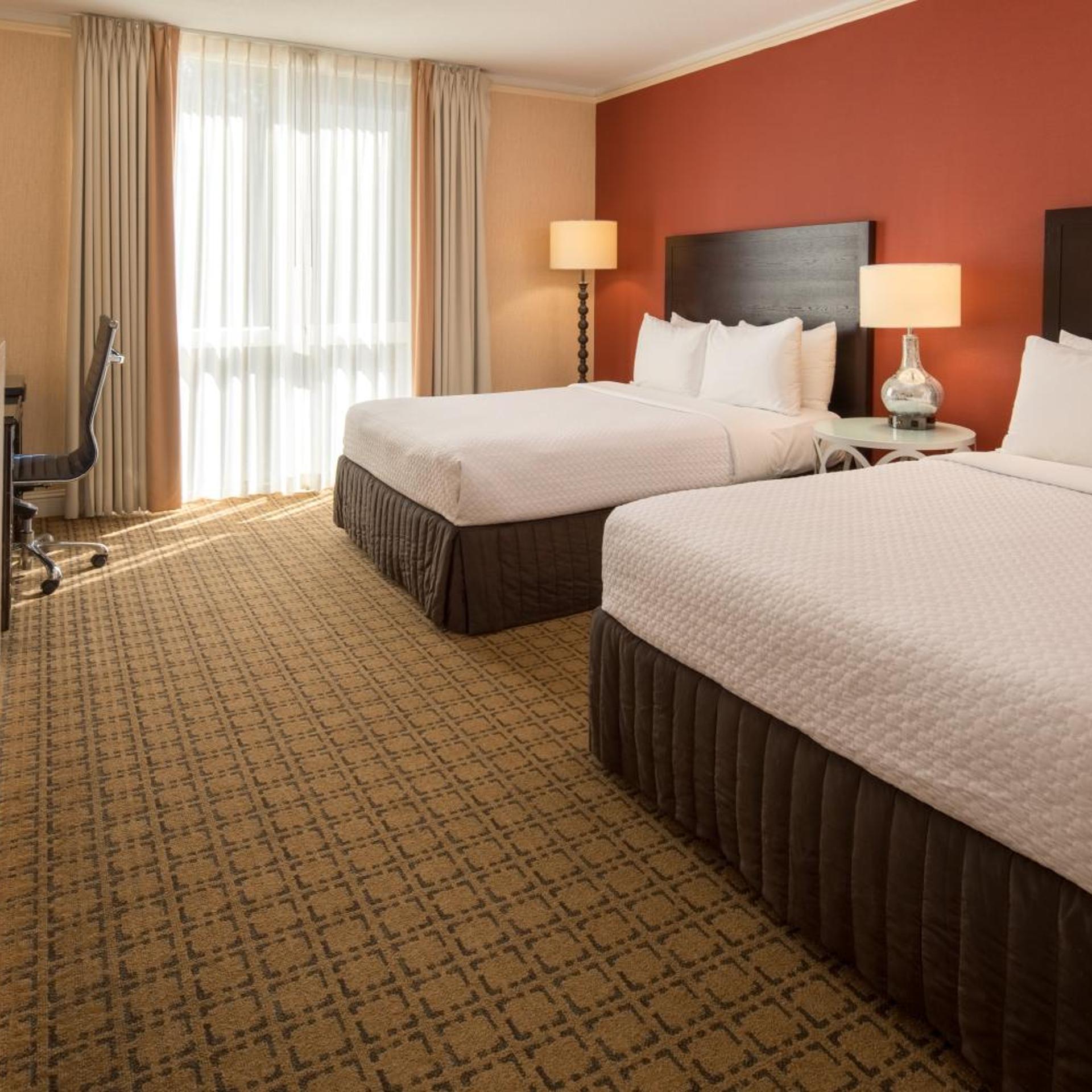 Room, 2 Queen Beds, Pool View