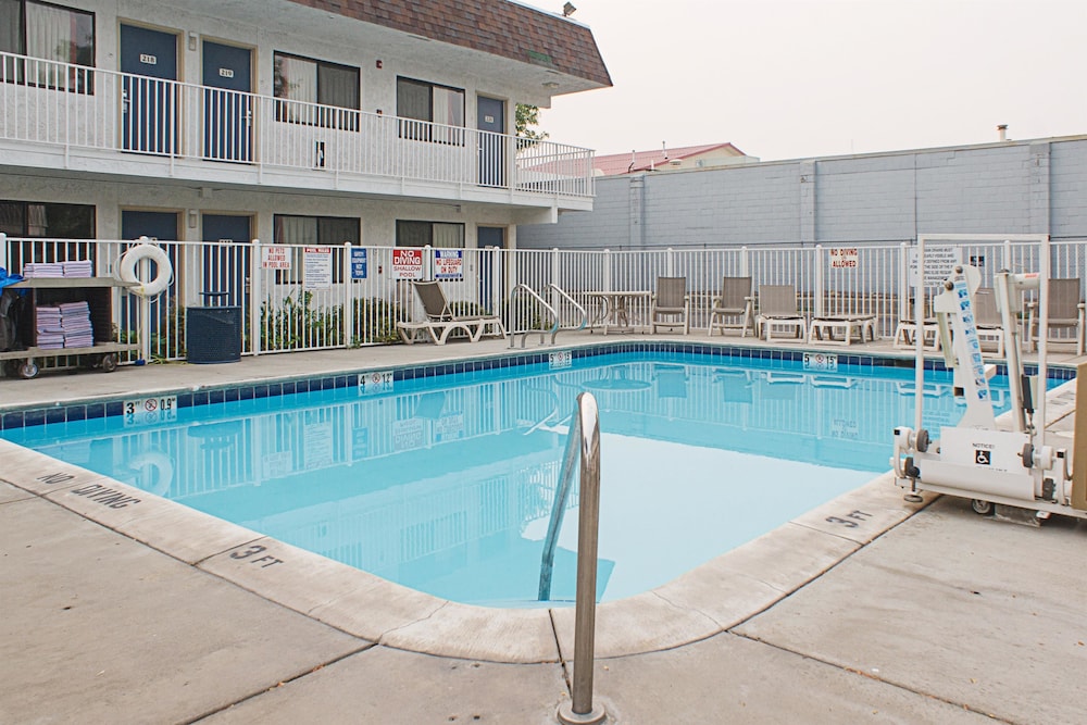 Motel6 Kalispell, MT 43/67