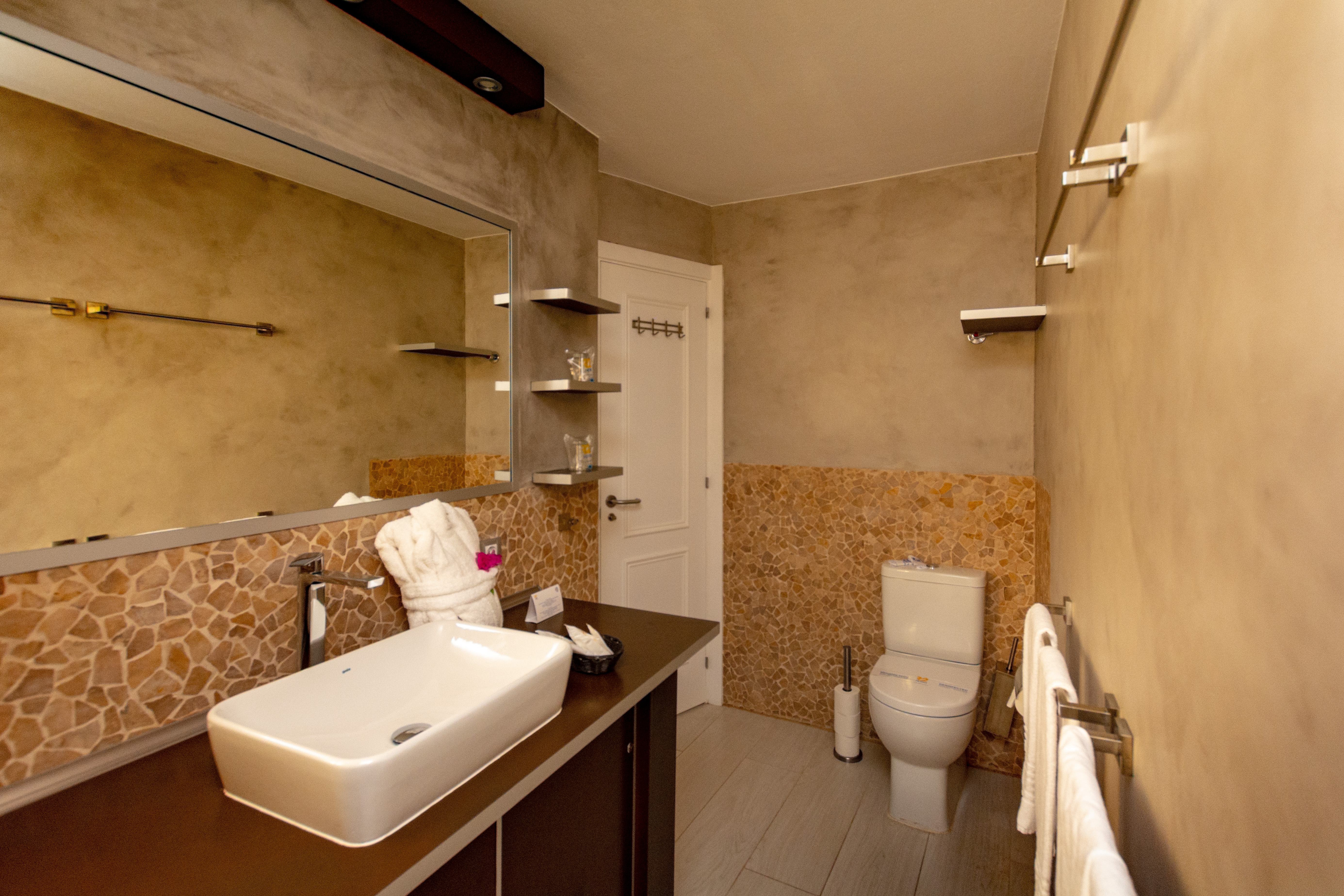 2 Bedrooms, Apartment, Balcony or Terrace