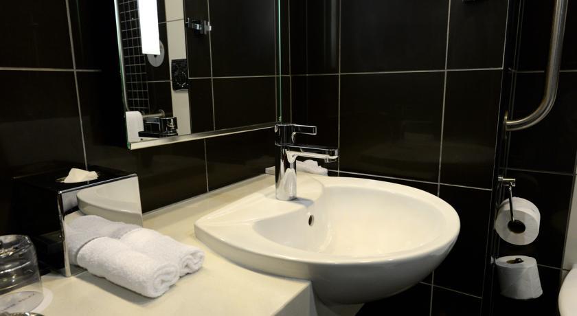 غرفة قياسية بسرير مزدوج، Southern Sun Rosebank 4/4