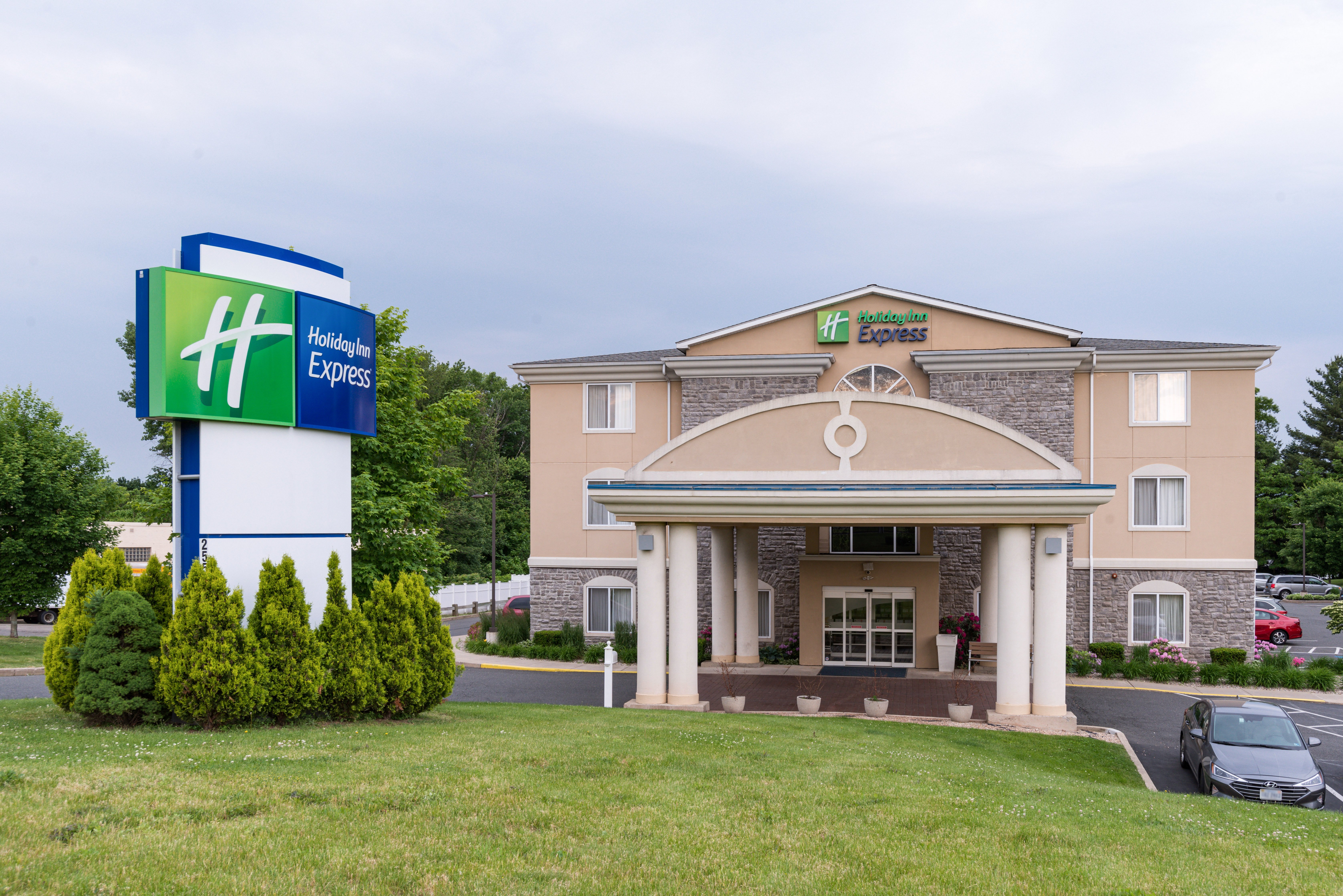 Holiday Inn Express Newington 2/50