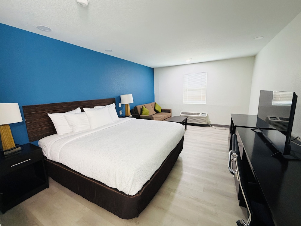 Hallmark Inn and Suites 10/30