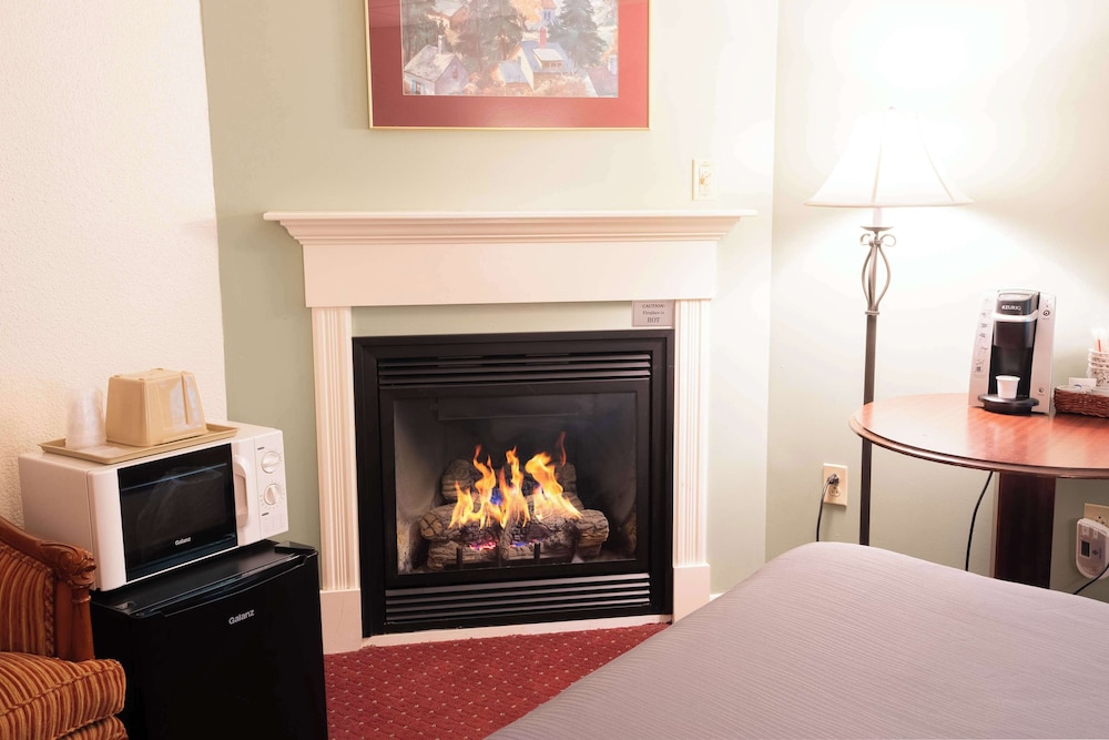Fireside Inn And Suites 46/64