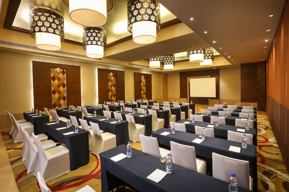 Radisson Blu Hotel Chennai City Centre 36/46