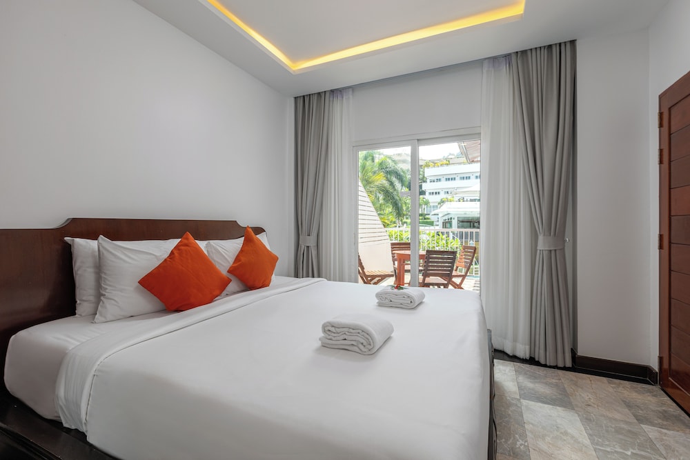 2 BEDROOMS, FAMILY SUITE, BATHTUB