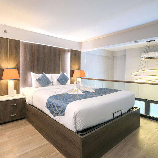 Mezzanine, Premium