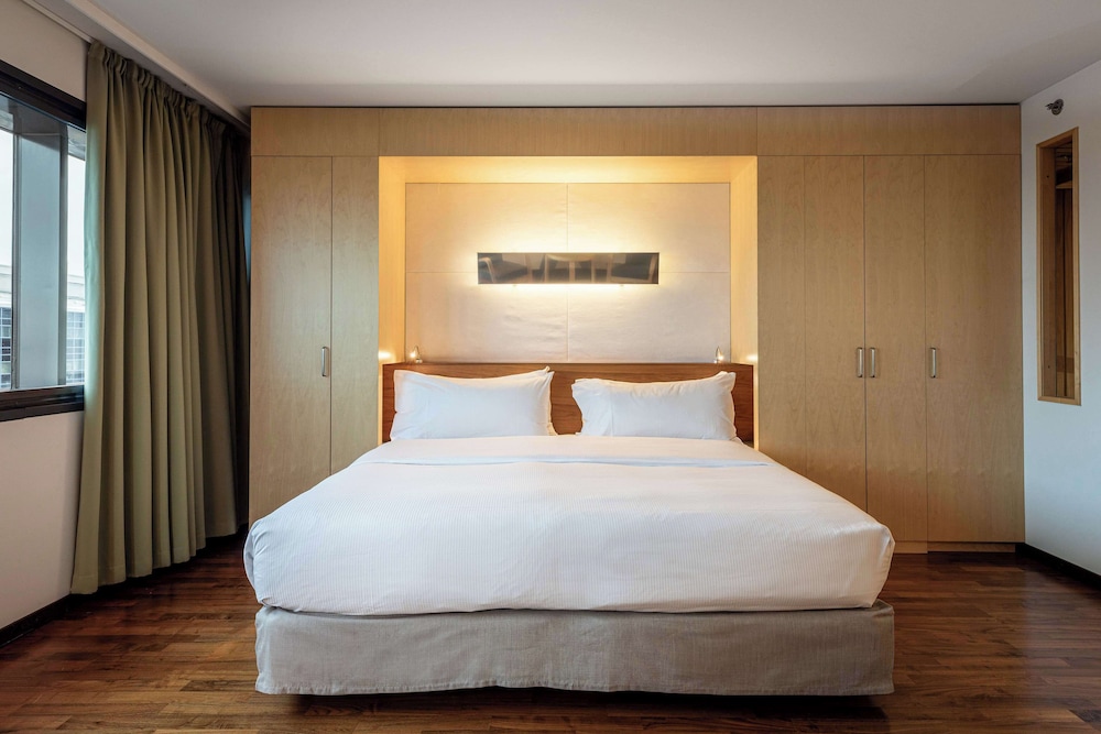 Plus, Executive, King Bed