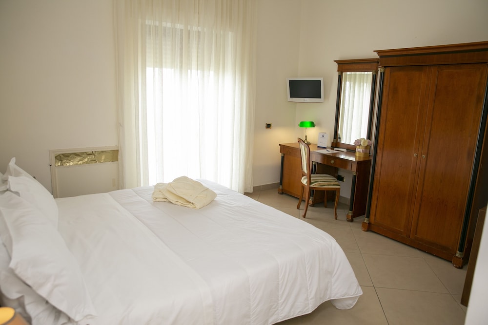 ROOM, DOUBLE OR TWIN BED, SEA VIEW