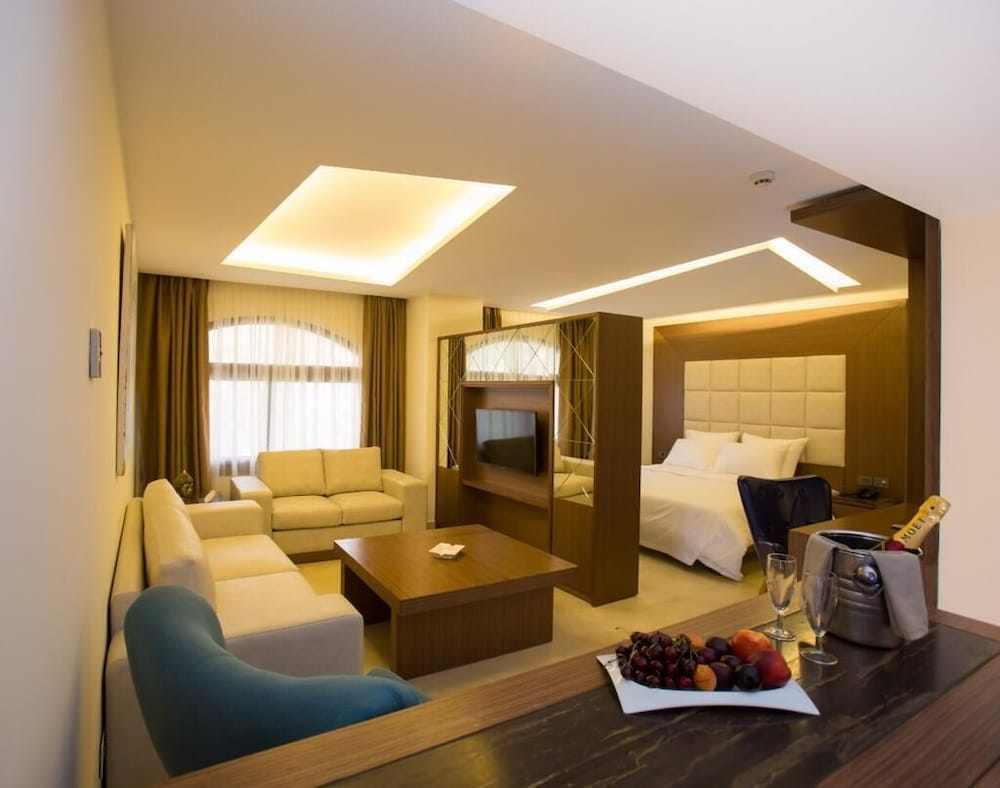 Opera Hotel 31/40
