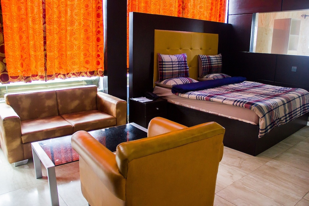 Paris Suites 37/64