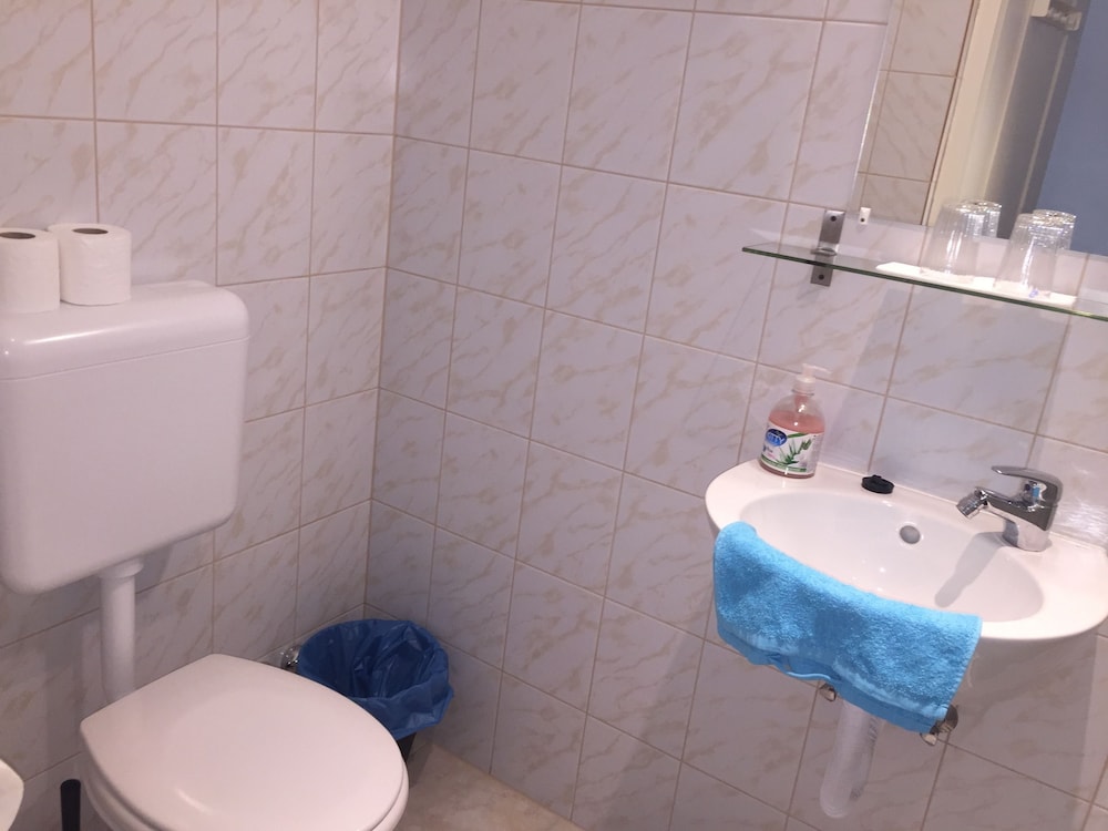 Omega Guesthouse Budapest 46/50