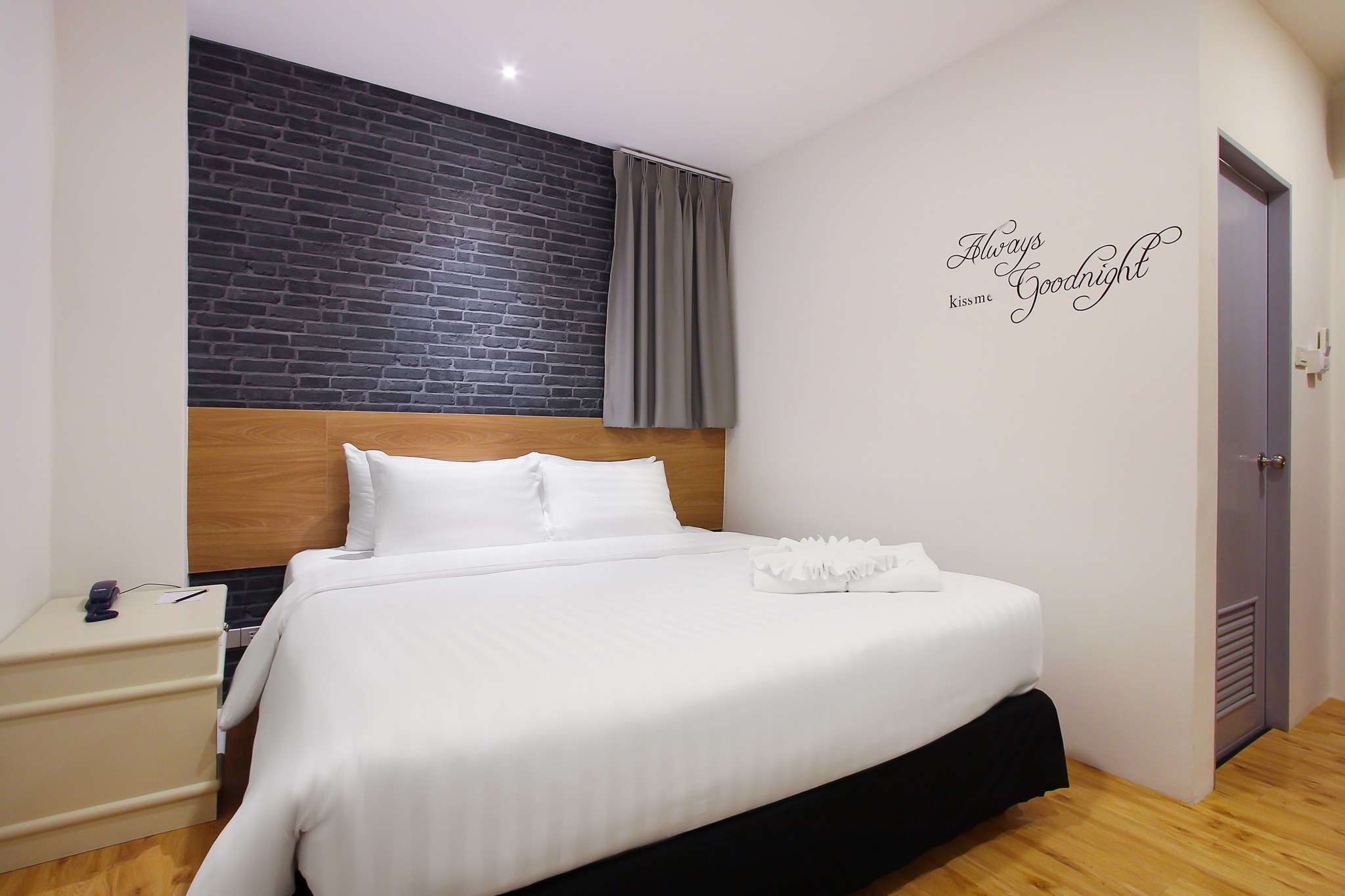 Standard, Double Bed, Pula Silom 2/3