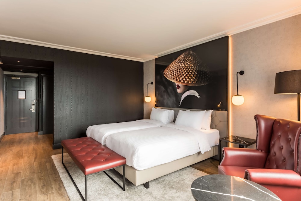 Radisson Red London Heathrow 24/64