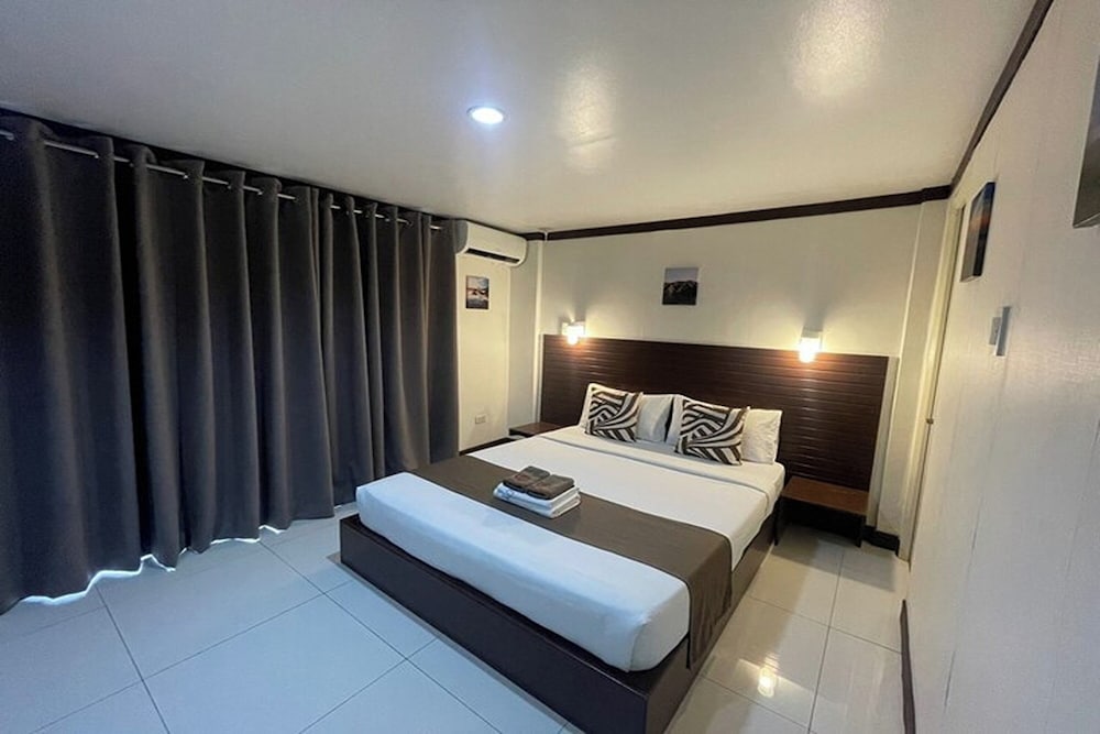 4 BEDROOMS, VILLA