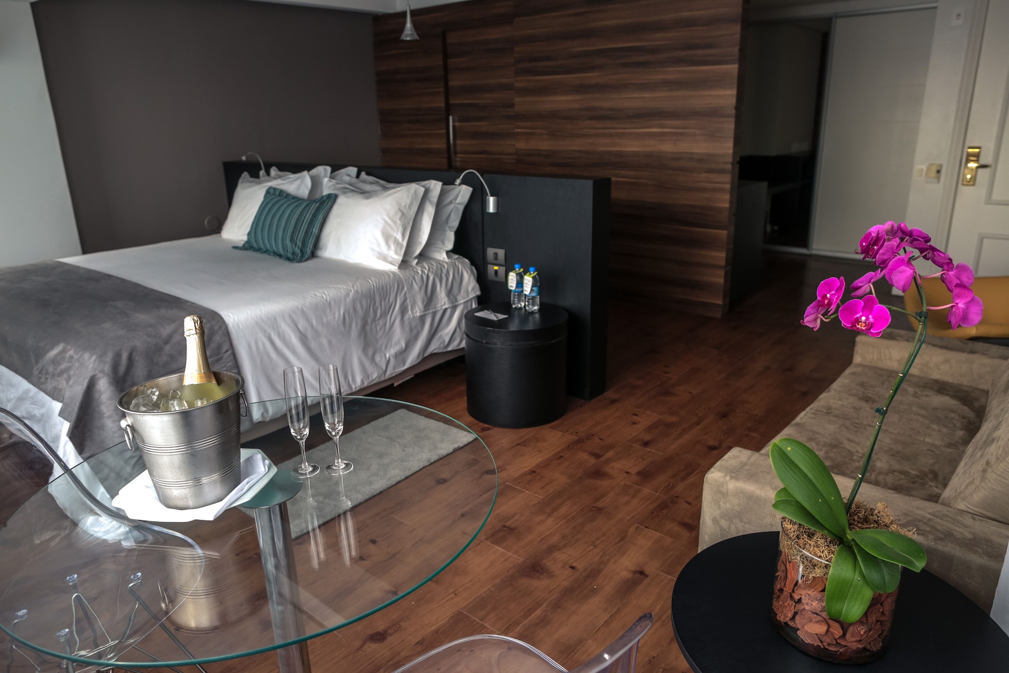 BUSINESS, SUITE, KING BED